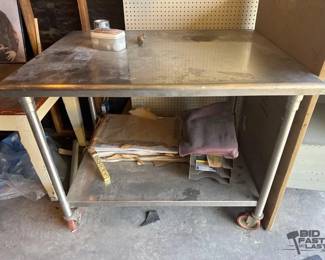 2052 Metal Commercial Rolling Table