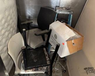 4018  Werner 4Ft Ladder, Chairs  Misc Parts 