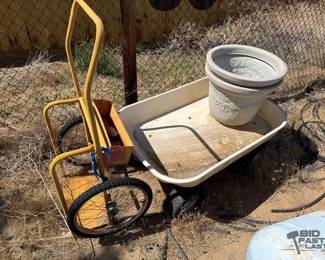 2500  Vigoro Wagon, Dolly, 2 Pots 