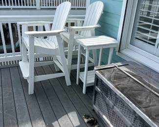Set of tall chairs and center table