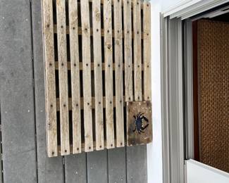 Teakwood foot mat with crab