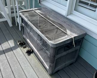 Storage unit for outdoors