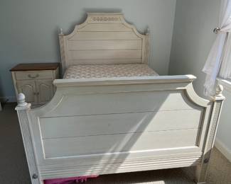 Ethan Allen full size bed frame 60"H (mattress NFS)