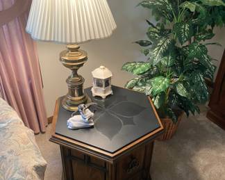 End Table & Stiffel Lamp