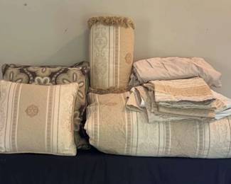 Rose Tree Home Queen Bed Set With Decorative Pillows And Brookstone Sheet Set With Pillowcases