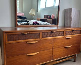 Lane Perception Mid Century Dresser W Mirror