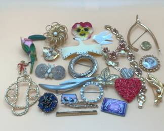 brooches and pins