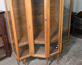 Light Oak Curio Cabinet, Queen Anne Legs, Beveled Glass Panels