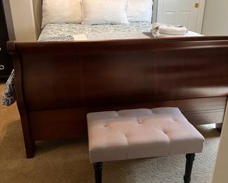 Sleigh Bed Queen, Tufted Stool, Mattress/BS, Bedding