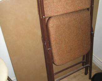 Card Table w/2 Folding Chairs (ex. cond.)