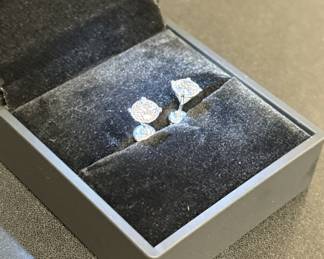 2 ct Diamond Earrings, lab grown. Retailed for $4000