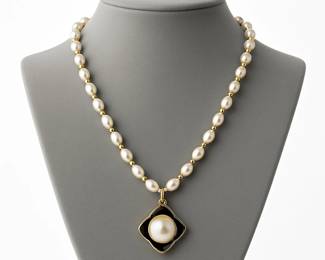 14kt pearl, onyx pendant on pearl strand