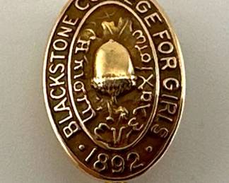 14kt Blackstone College pin