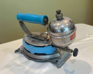 Vintage Coleman 4A Iron Instant Light Blue Enamel Gas w Base
