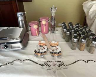 26 Various Kitchen Items