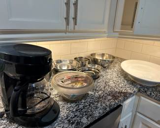 Coffee pot, kitchen items, mixing bowls