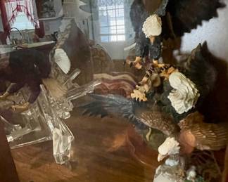 Eagle sculpture's