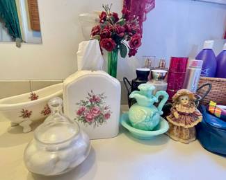 Vintage Athena Tissue cover and Slipper tub soap dish
Vintage Avon Teal Rose Milk Glass Bath Oil Decanter and Soap Dish