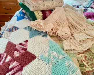 Crochet Star of David pattern
Vintage Afghans and Crochet table covers