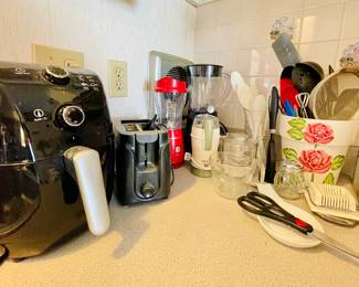 Miscellaneous kitchen items