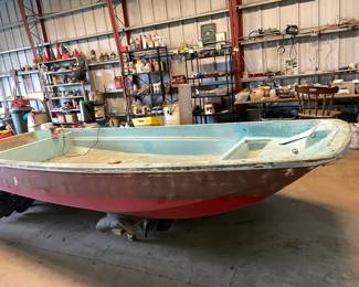 90 % sanded All stains & parts r here Ready to be finished (13 Ft Boston Whaler) $2900.