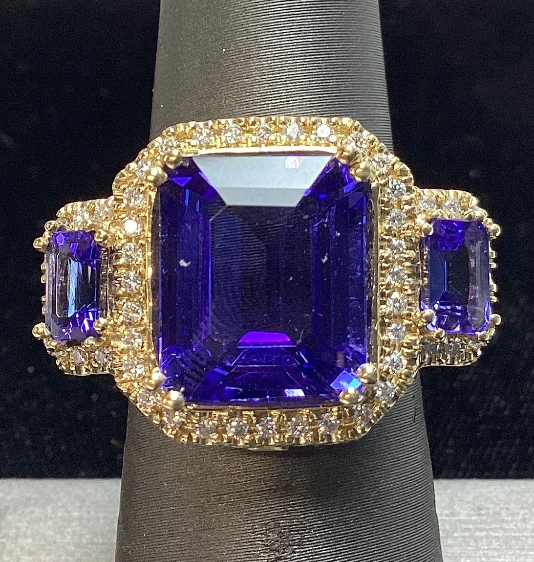 14KT YELLOW GOLD TANZANITE & DIAMOND RING, SIZE 6.5, 9.29cts TANZANITE, 0.34cts DIAMONDS, 12g TOTAL WEIGHT, GGA APPRAISAL $40,380.00
