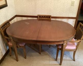 Mid Century Modern Diningroom Table with Leaves and Chairs