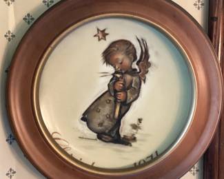 Wall Art Round wood frame with boy angel