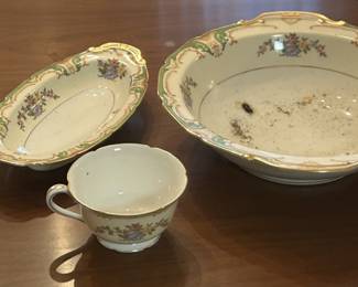 Green and yellow Scroll pattern china