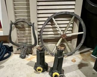 Hitch / metal ox / wooden wheel - you choose 