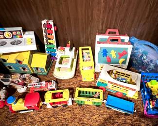 Stove, xylophone, boat, bus, magnetic box of figures, train and fire engine +++