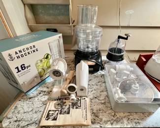 Full set of Anchor Hocking glasses - the tools to grind meats (base not included) and a multi use counter blender / with attachments