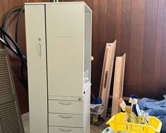 Metal locker / drawers / shelving