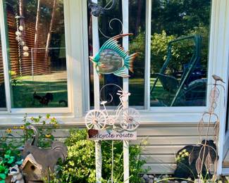 This post is filled top to bottom with fun outdoor art!