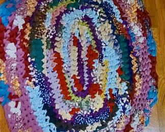 Multi color woven and reversable oval rug