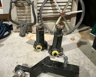 Hitch / metal ox / wooden wheel - you choose 