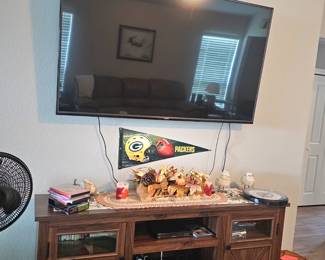 wall mounted flatscreen and console