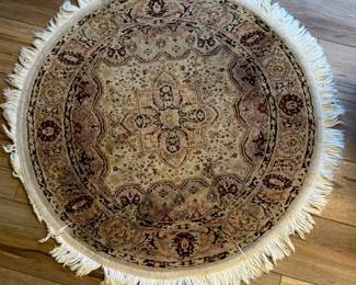 Round Tan & Cream Persian Rug – 3'