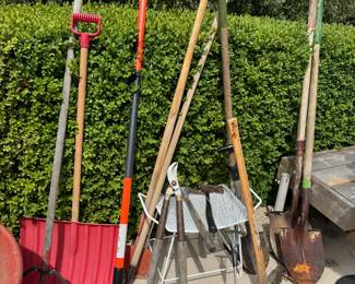 Garden Tools - Shovels, Axes, Rakes, Pruners