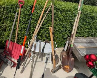 Garden Tools - Shovels, Axes, Rakes, Pruners
