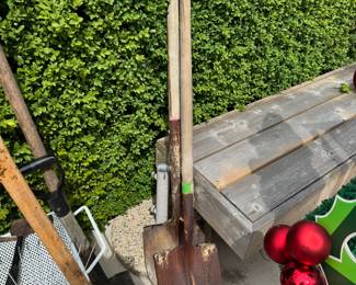 Garden Tools - Shovels, Axes, Rakes, Pruners