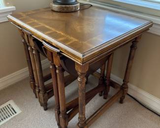 Colonial Revival Style Nesting Drop-Leaf Side Tables – Set of 3