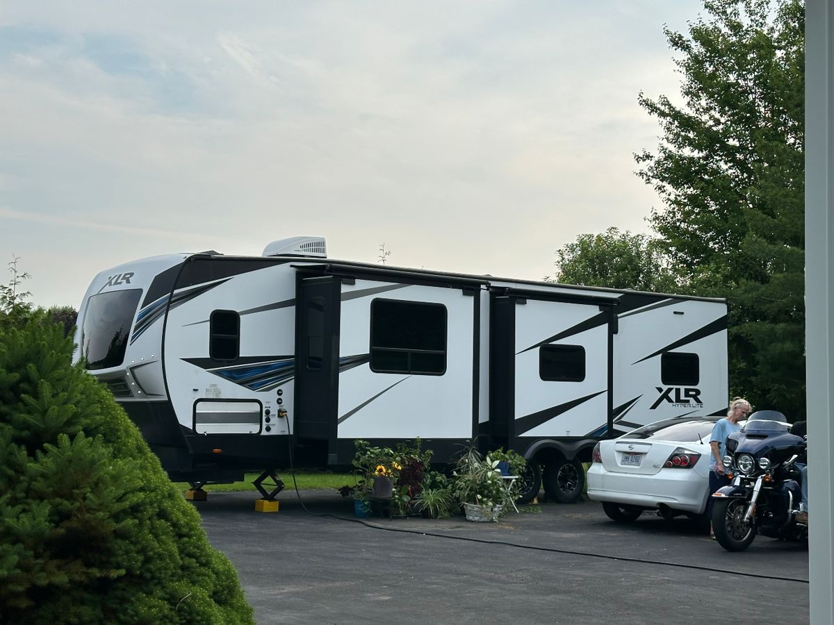 33 Toy Hauler