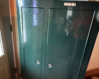 Gun safe