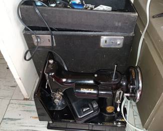 Singer Featherweight Sewing Machine
