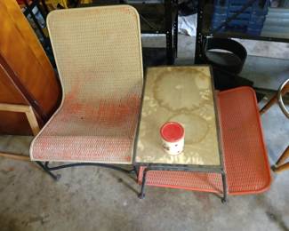Mid Mod Outdoor Chair with side table