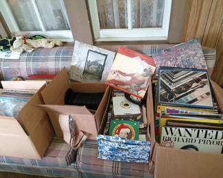 Vinyl Records (Rock, Pop, Country) (Beatles, Rolling Stones, Led Zeppelin, Pink Floyd, etc)