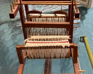 Miniature loom