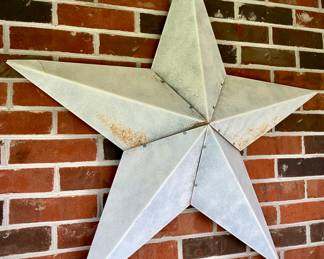 Distressed Star Decor