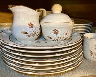 "Mayblossom" pattern of stoneware dinnerware, made by Hearthside